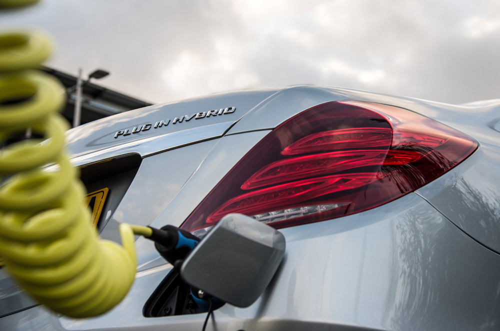 Mercedes E-Class plug-in hybrid charging Mercedes E-Class plug-in hybrid charging